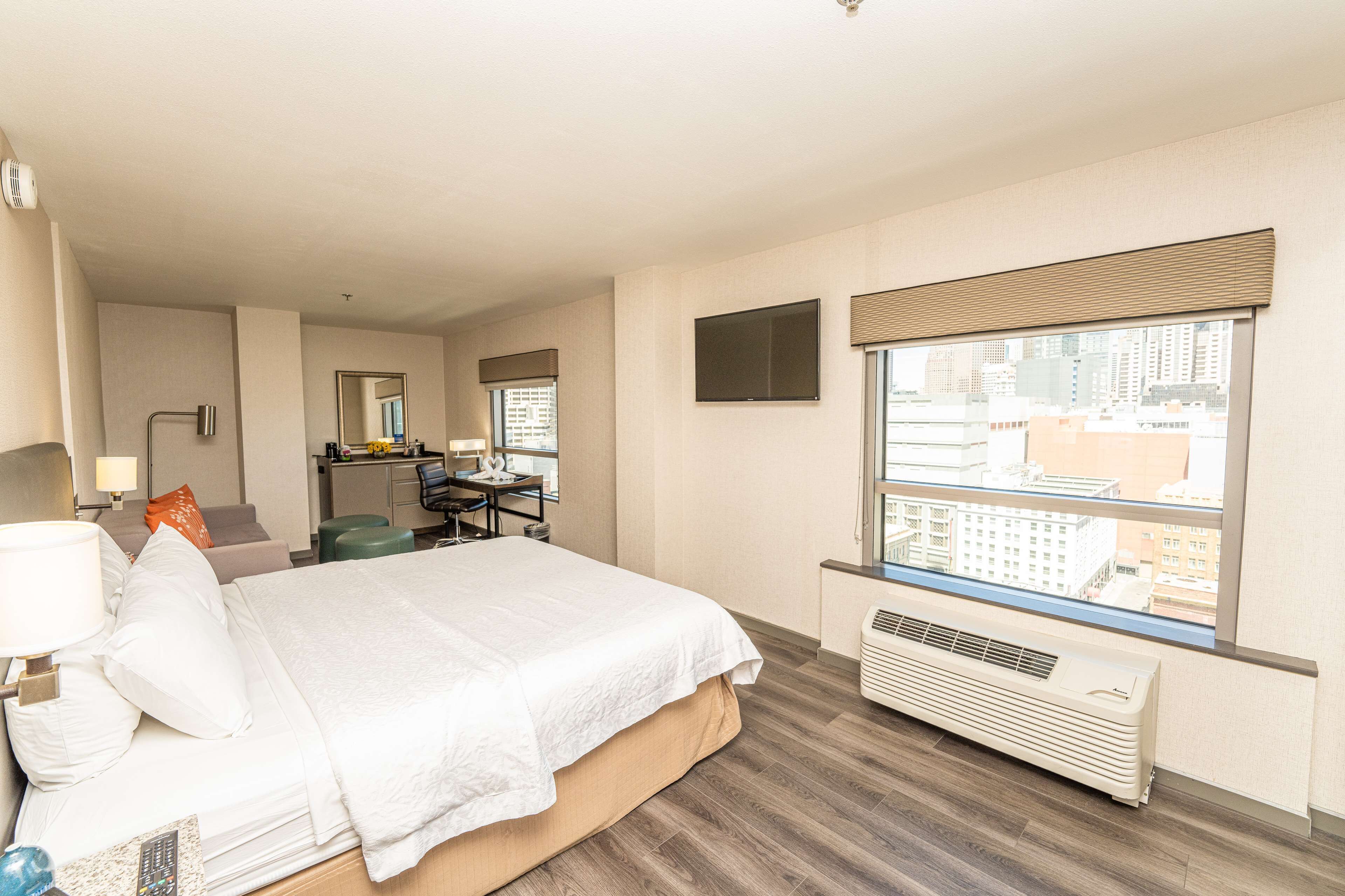 Room, 1 King Bed, Accessible, City View (Mobility & Hearing) | In-room safe, blackout drapes, WiFi (free), bed sheets