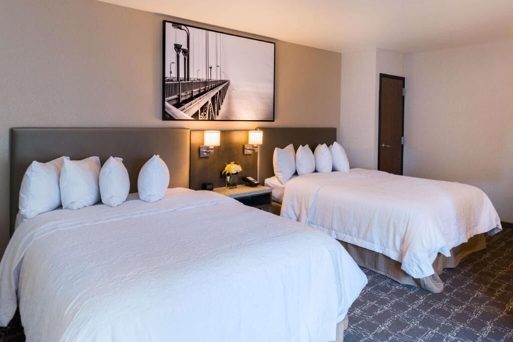 Caja fuerte, cortinas opacas, wifi gratis y ropa de cama