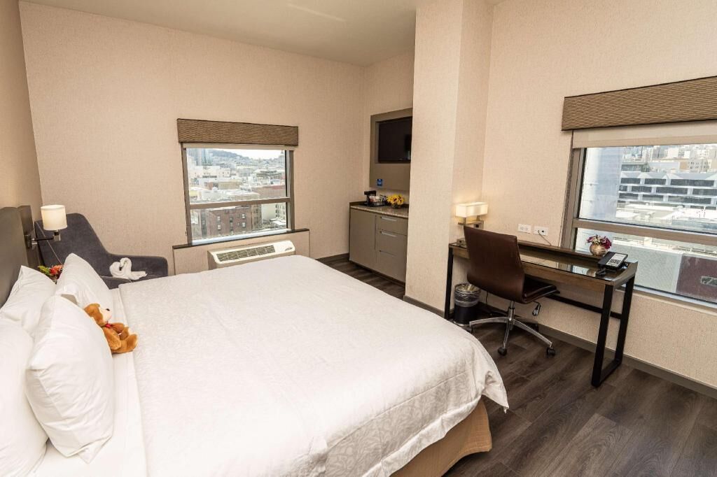 Caja fuerte, cortinas opacas, wifi gratis y ropa de cama