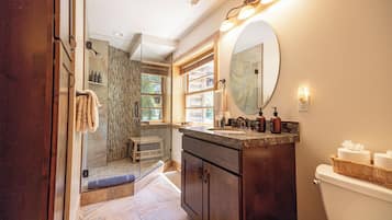 Wasatch Wildflowers - Queen Bed Ensuite | Phòng tắm | Khăn tắm