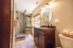 Wasatch Wildflowers - Queen Bed Ensuite | Bathroom | Towels - Engen Hus Bed and Breakfast (Salt Lake City)