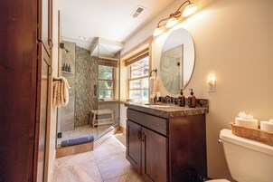 Wasatch Wildflowers - Queen Bed Ensuite | Bathroom | Towels