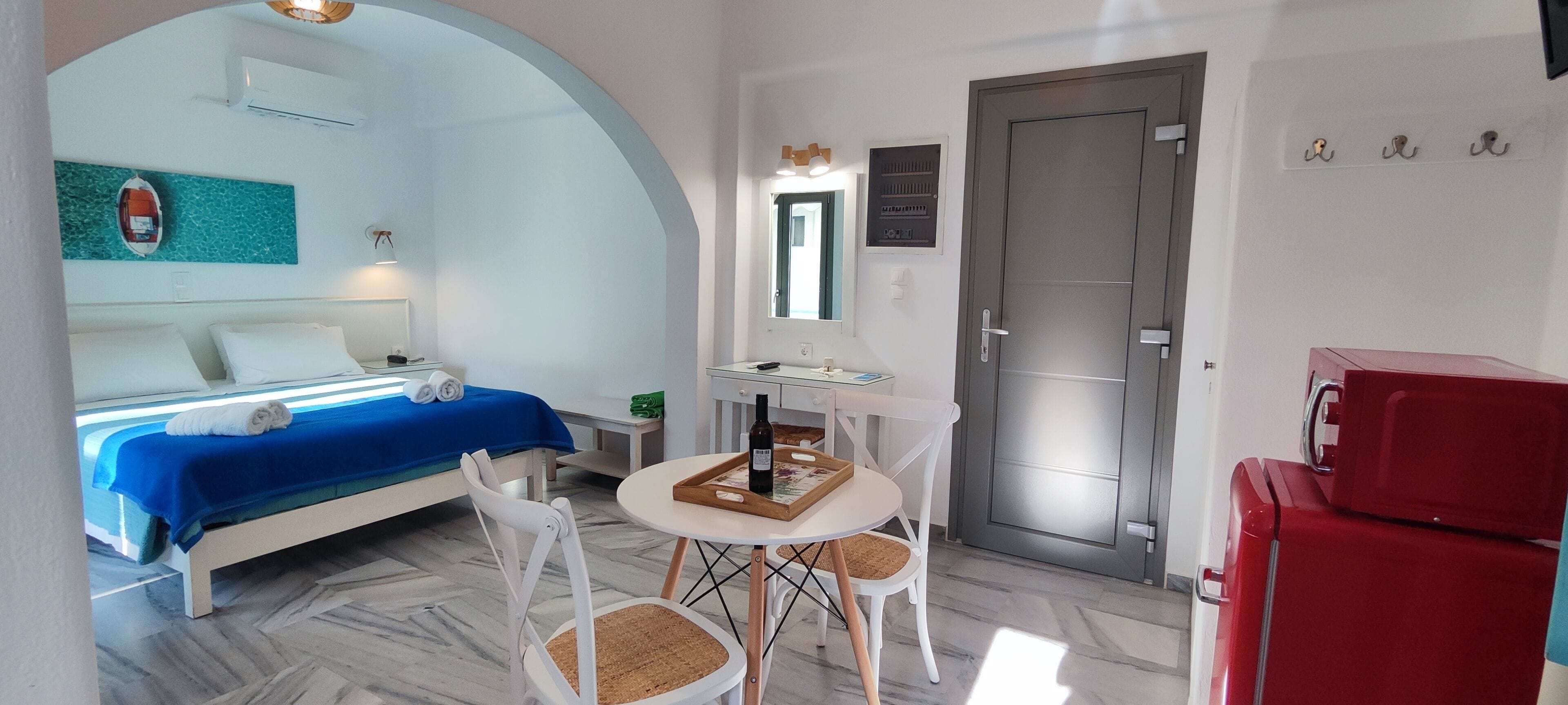 خزنة داخل الغرفة وستائر تعتيم ومكواة/لوح كي وواي فاي مجانًا