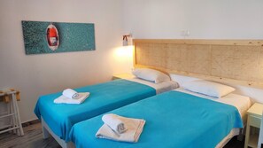 In-room safe, blackout curtains, iron/ironing board, free WiFi - Ragousis Apartments (Paros)