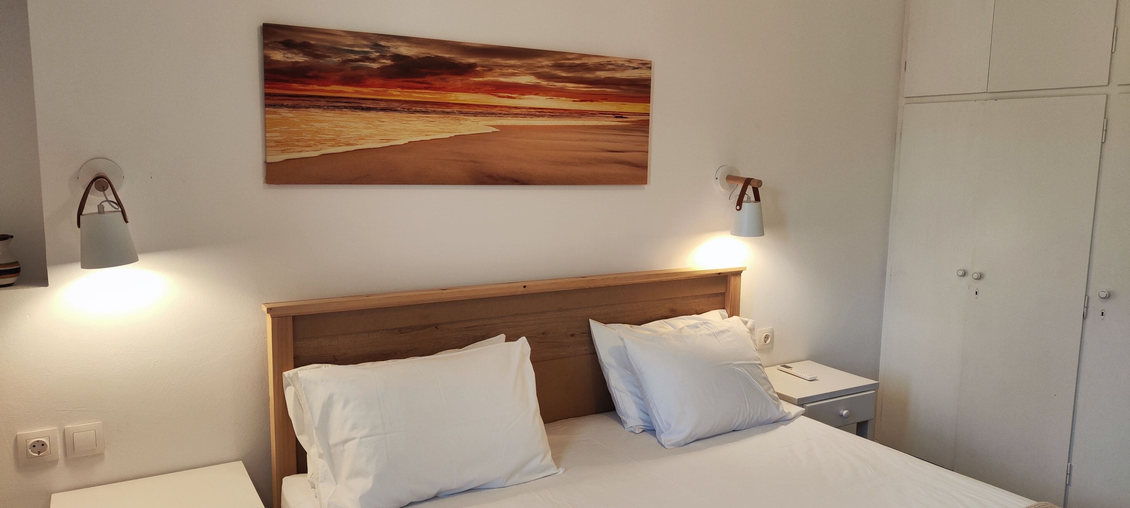 خزنة داخل الغرفة وستائر تعتيم ومكواة/لوح كي وواي فاي مجانًا