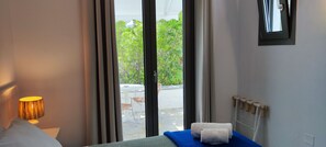 Superior appartement, 1 slaapkamer | Een kluis op de kamer, verduisterende gordijnen
