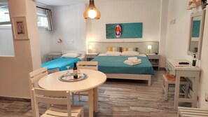 In-room safe, blackout curtains, iron/ironing board, free WiFi - Ragousis Apartments (Paros)
