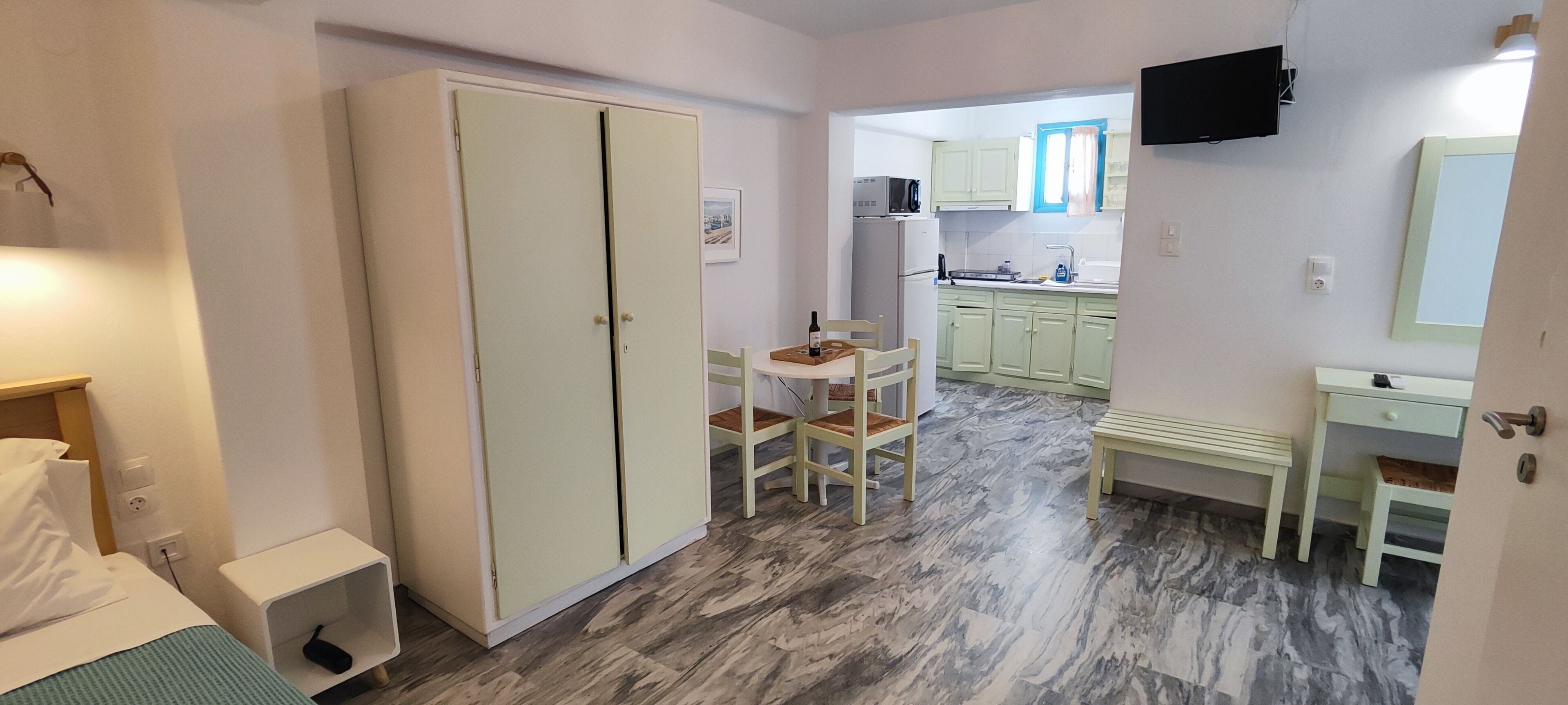 经济开间, 1 张大床 | 客房内保险箱、遮光窗帘、熨斗/熨衣板、免费 WiFi