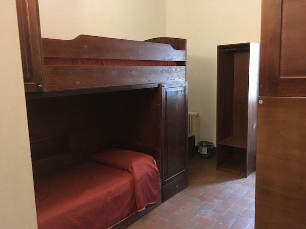 Desk, bed sheets - Villa Morghen (Florence)