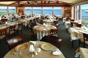 Daily full breakfast (CAD 19 per person)