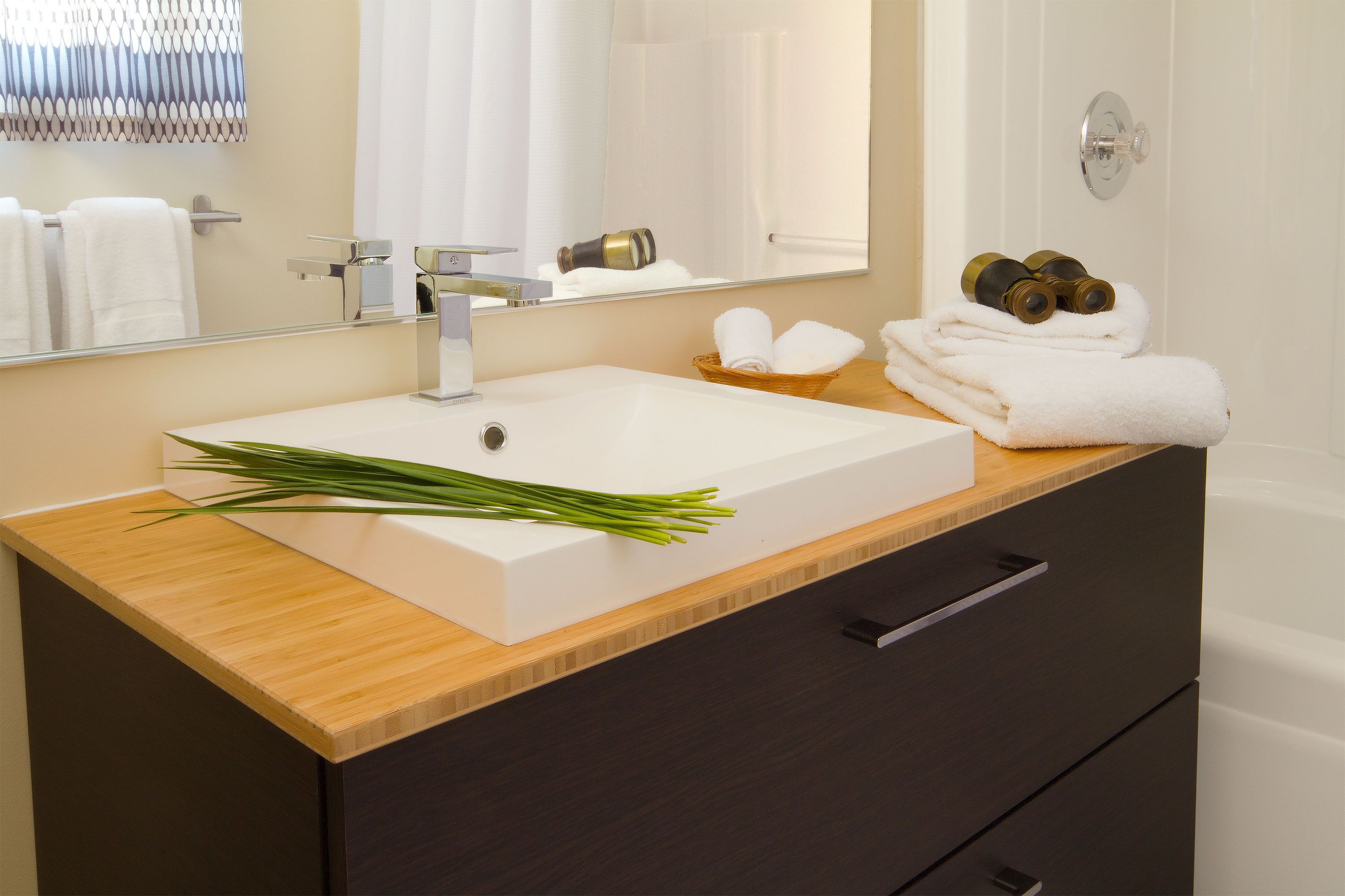 intermediate room 2 queen beds, garden view (annex building motel) | bathroom | free toiletries, hair dryer, towels