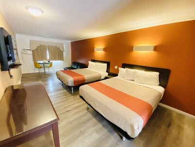 Revelstoke Gateway Inn