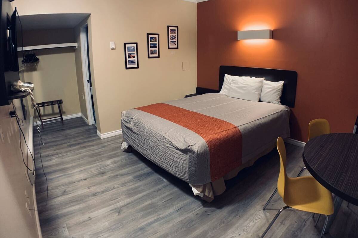 Basic Room | Desk, WiFi (free), bed sheets
