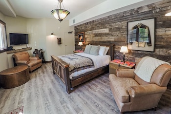 Superior Single Room (Carriage House) | Individually decorated, individually furnished, free WiFi, bed sheets at The Lady MacDonald Country Inn