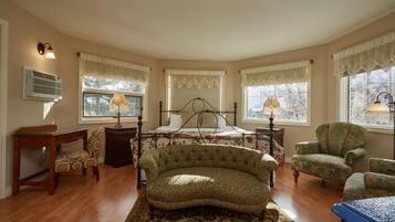 Signature Room, 1 King Bed, Jetted Tub, Mountain View (Three Sisters) | Individually decorated, individually furnished, free WiFi, bed sheets