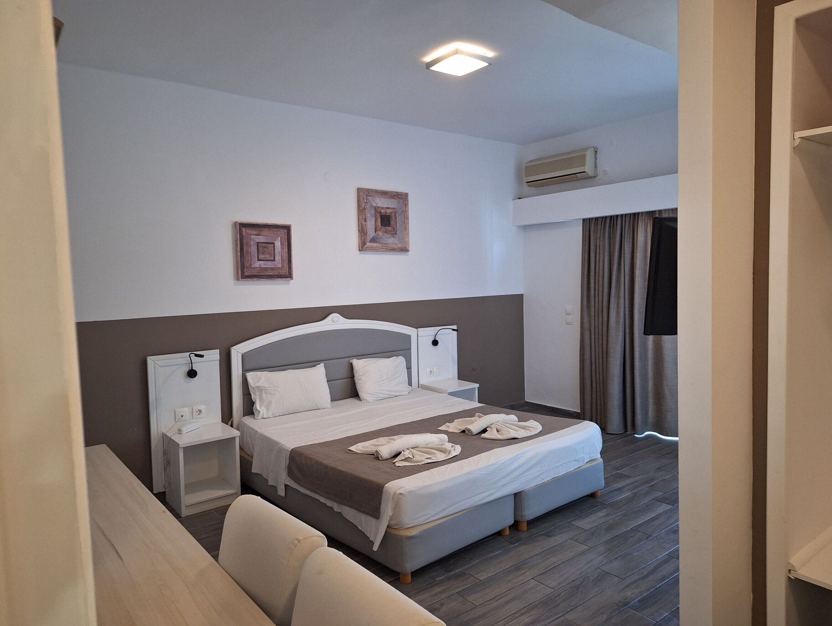 Deluxe Double Room, Garden View | Premium bedding, minibar, desk, free cribs/infant beds