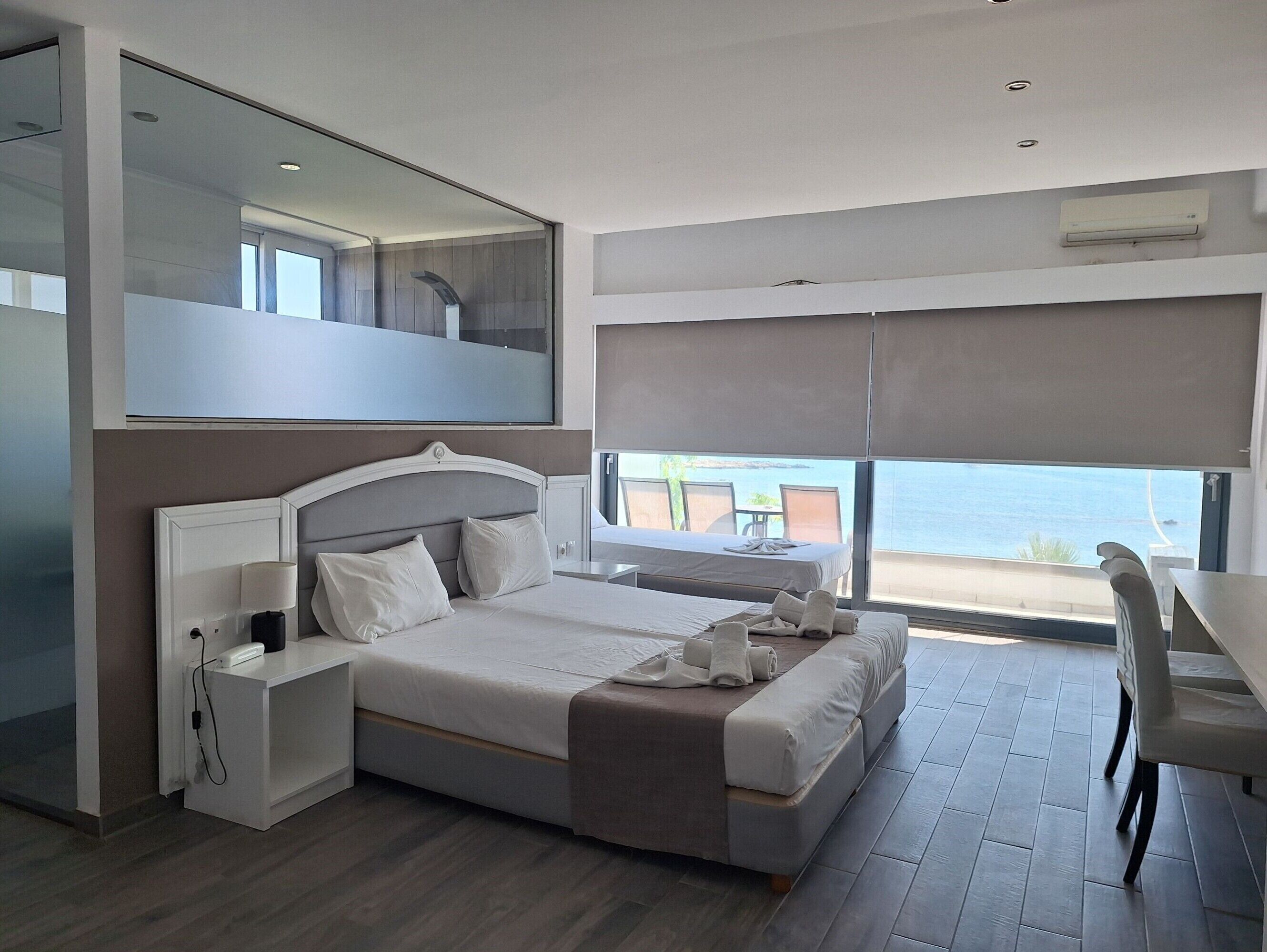 Premium bedding, minibar, desk, free cots/infant beds