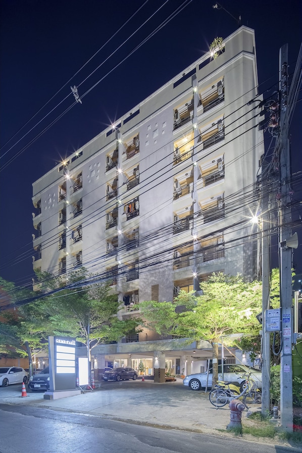 Front of property - evening/night - Gems Park Don Mueang (Bangkok)