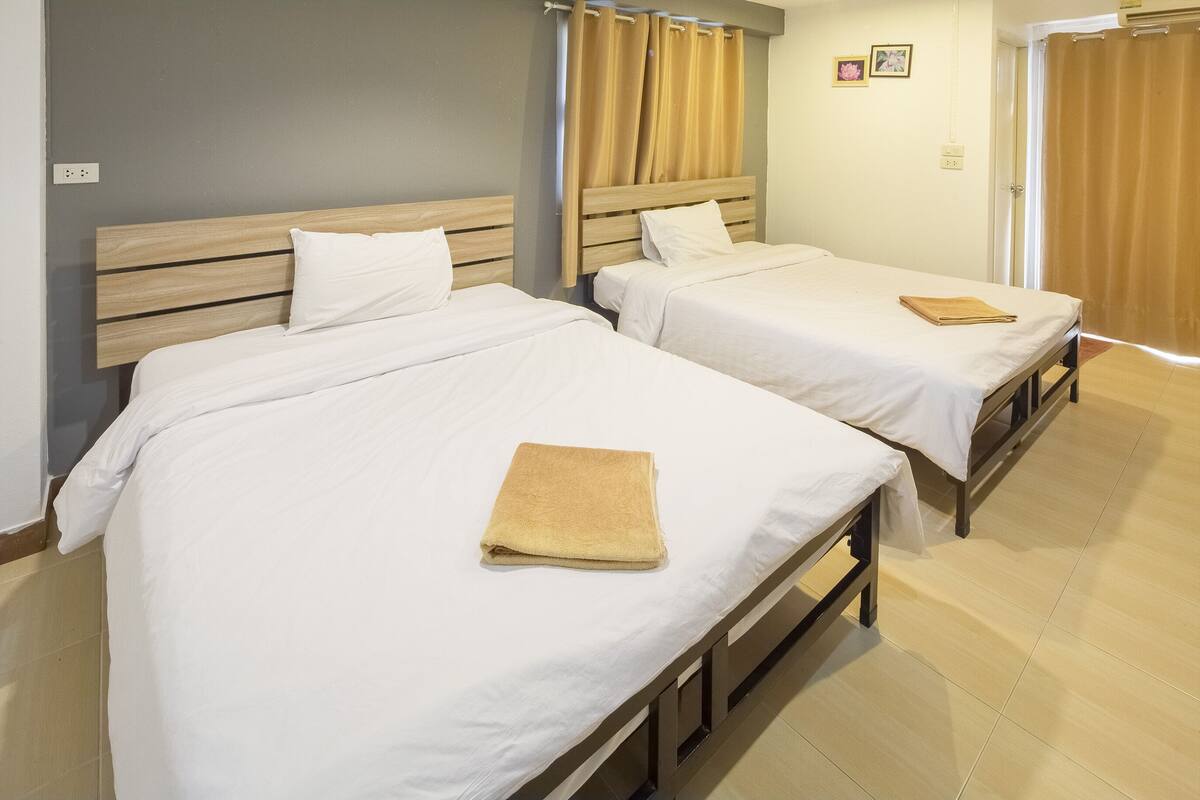 Deluxe Twin Queen Bed Room | Desk, laptop workspace, soundproofing, free WiFi