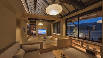 Japanese Style Room With Open-Air Bath (Room #403) : 2 meals (No Child Allowed, Check in until 7pm) | Premium bedding, down comforters, in-room safe, laptop workspace