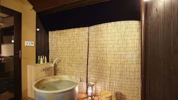 Japanese Style Room With Open-Air Bath (Room #403) : 2 meals (No Child Allowed, Check in until 7pm) | 高档床上用品、羽绒被、客房内保险箱、笔记本电脑工作区