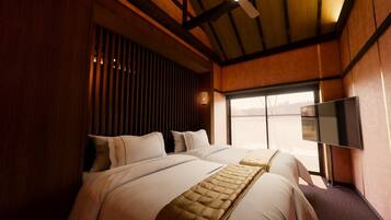 Japanese Style Room With Open-Air Bath (Room #403) : 2 meals (No Child Allowed, Check in until 7pm) | Premium bedding, down comforters, in-room safe, laptop workspace