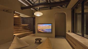 Premium bedding, down duvets, in-room safe, laptop workspace