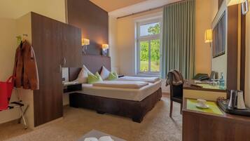 Comfort-Doppelzimmer | 2 Schlafzimmer, Zimmersafe, Schreibtisch, Babybetten