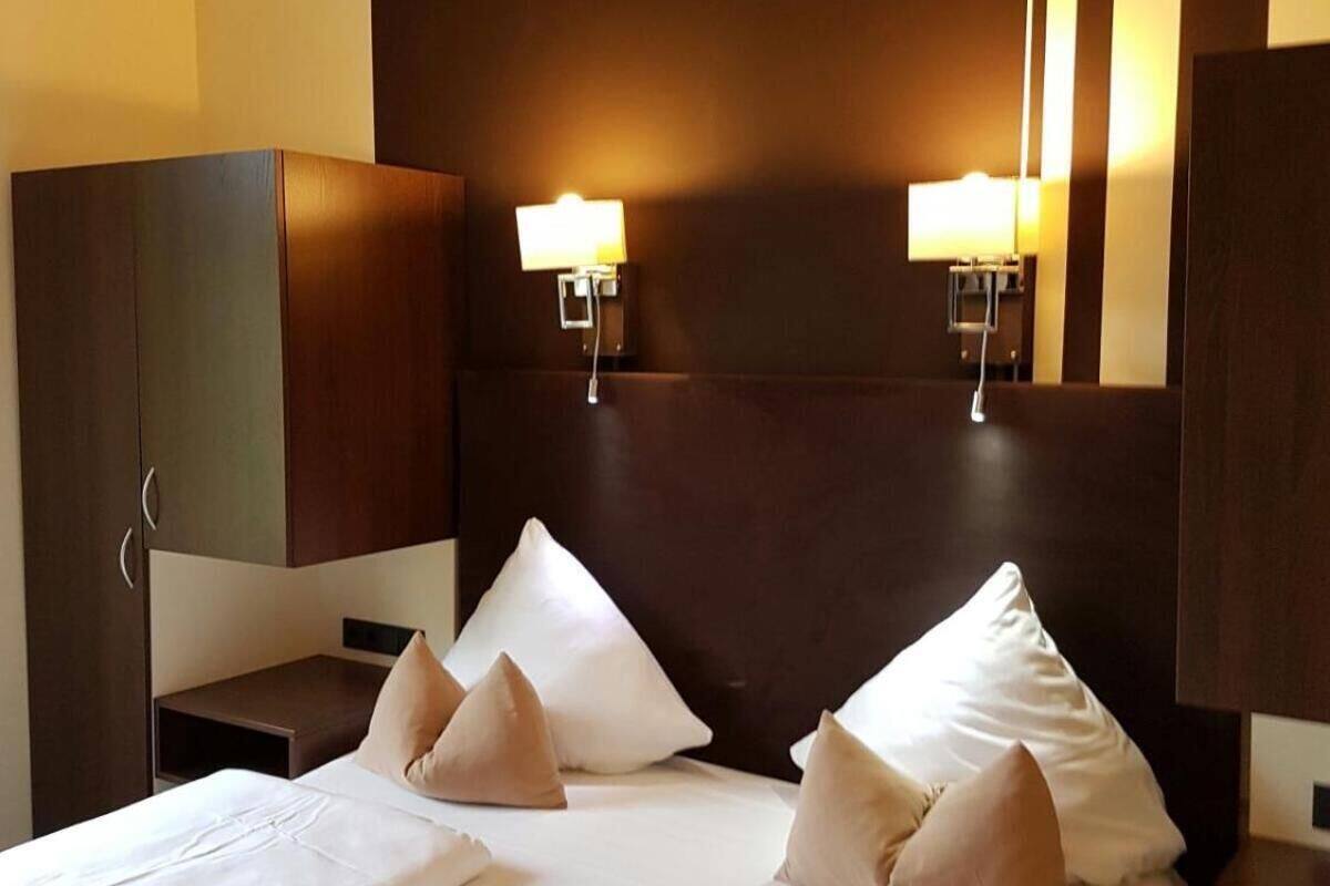 in-room safe, desk, cots/infant beds, rollaway beds