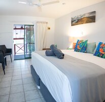 Quarto luxo, 1 cama King | Individualmente decorados, individualmente mobiliados, escrivaninha