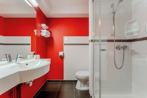 Doccia, set di cortesia gratuito, asciugacapelli, asciugamani