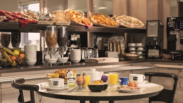A breakfast buffet with various food items and beverages. - ACE Hotel Arras-Beaurains (Beaurains)