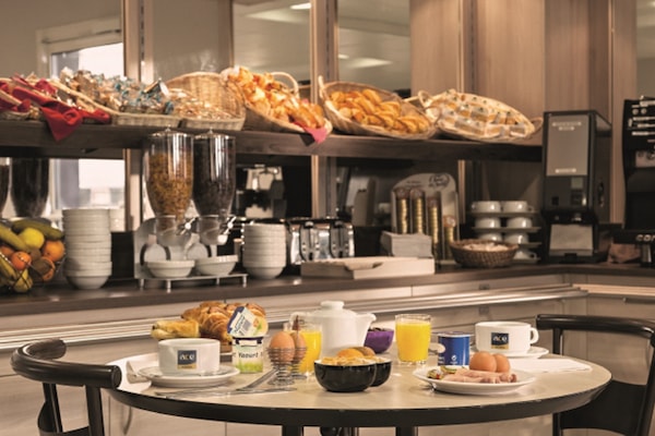 Desayuno buffet diario (EUR 9.90 por persona)