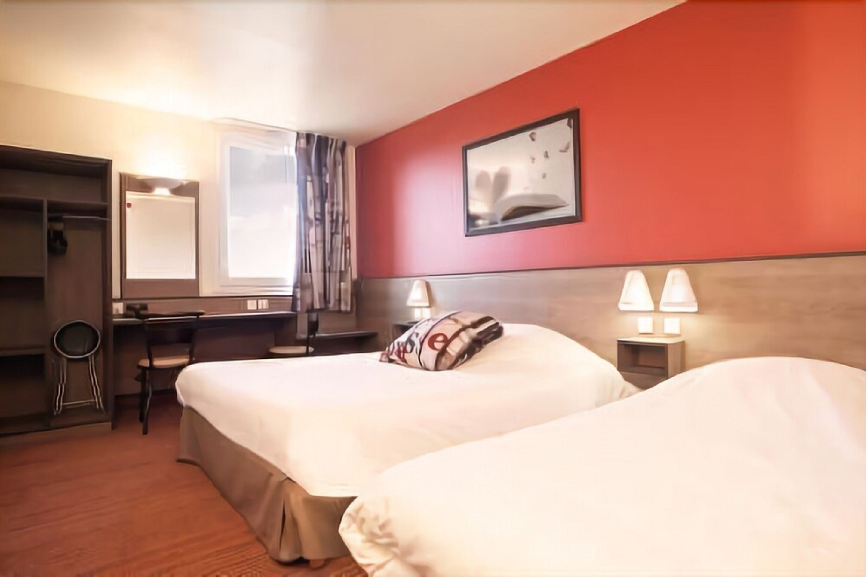 1 bedroom, desk, laptop workspace, blackout curtains