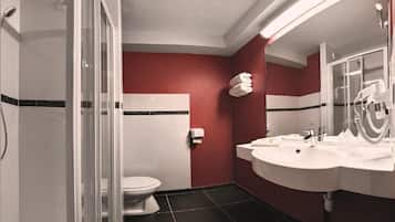 Douche, articles de toilette gratuits, sèche-cheveux