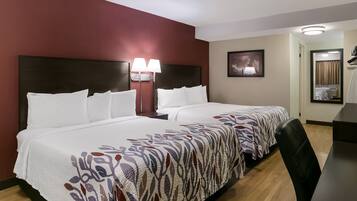 Chambre Deluxe, 2 grands lits (Smoke Free) | Bureau, fer et planche à repasser, Wi-Fi gratuit, draps fournis