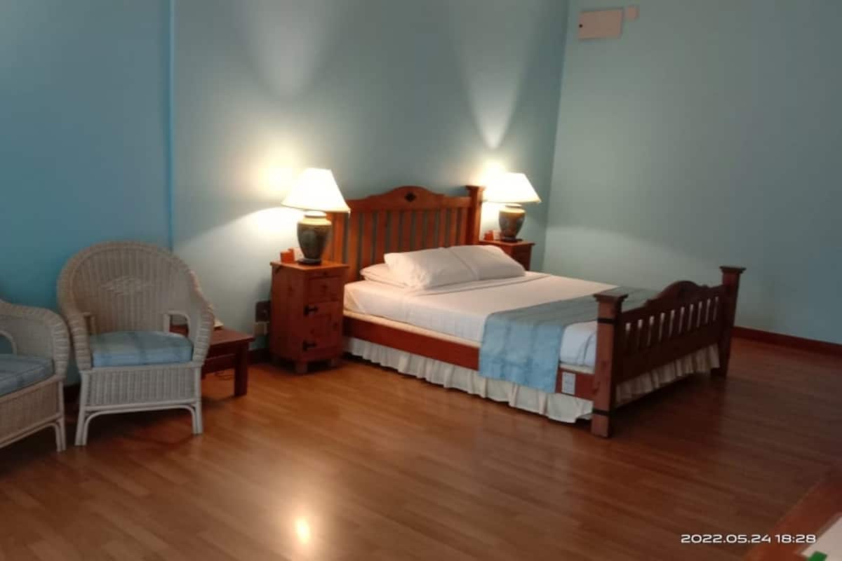 Deluxe Golf View Double | Minibar, in-room safe, iron/ironing board (on request)