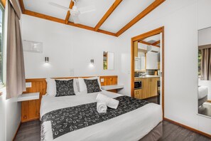 Chalet rustique, 2 chambres, accessible aux personnes à mobilité réduite, vue sur la montagne | Literie de qualité, ameublement unique, literie fournie
