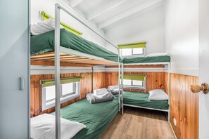 Cabana Deluxe, 2 dormitoris, balcó, vistes a la muntanya | 2 dormitoris, roba de llit d'alta qualitat i mobiliari individual