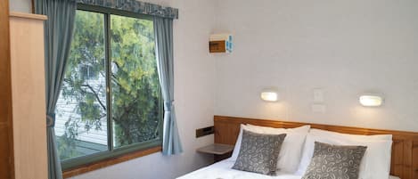 Deluxe 2 Bedroom Cabin | Bed sheets