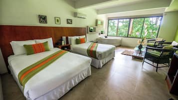 Deluxe-Suite, Badewanne, Blick auf den Golfplatz | 1 Schlafzimmer, hochwertige Bettwaren, Minibar, Zimmersafe