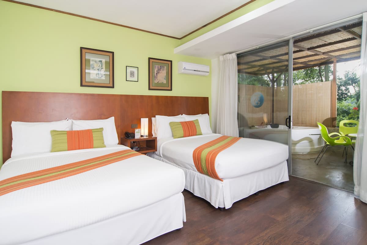 Deluxe-Suite, Badewanne, Blick auf den Golfplatz