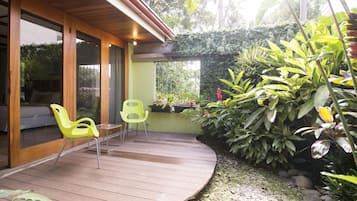 Habitación Deluxe (Private Garden) | Terraza o patio