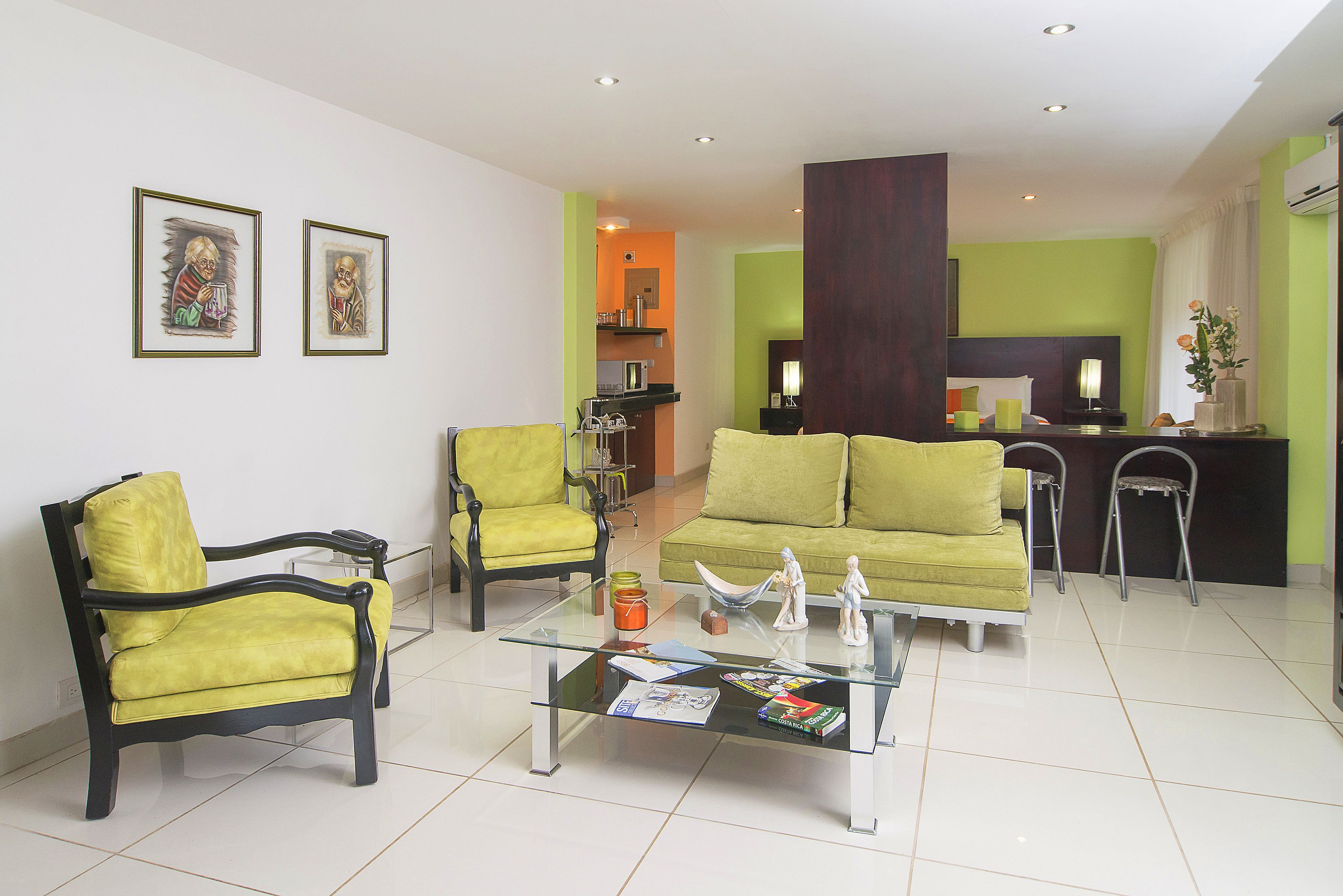 deluxe studio suite | living area | 32-inch lcd tv with cable channels, tv