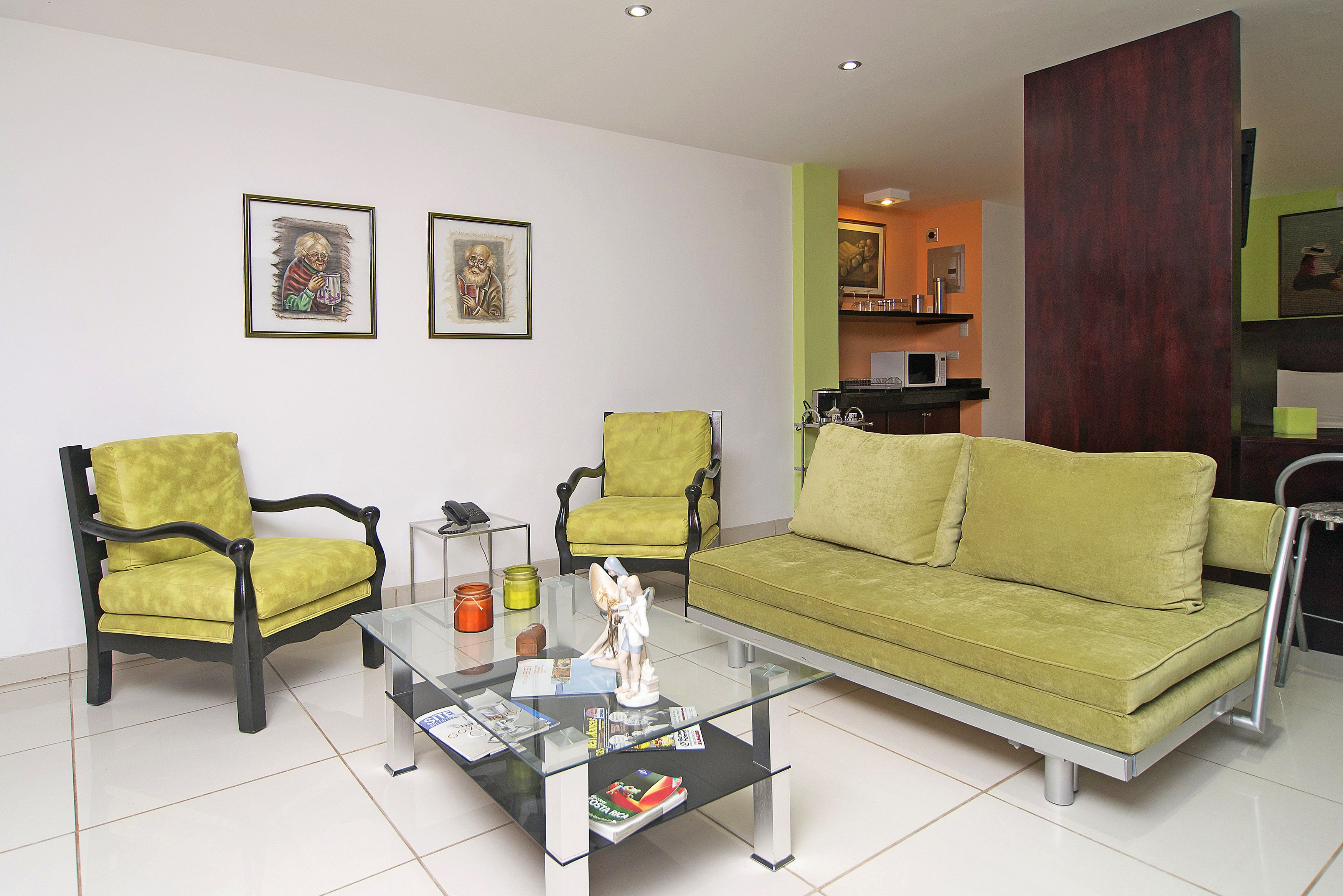 deluxe studio suite | living area | 32-inch lcd tv with cable channels, tv