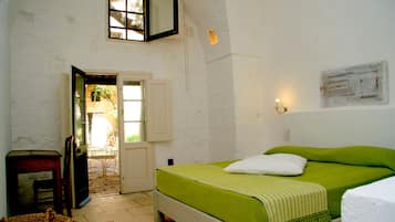 Comfort Double Room | Minibar, in-room safe, desk, cribs/infant beds