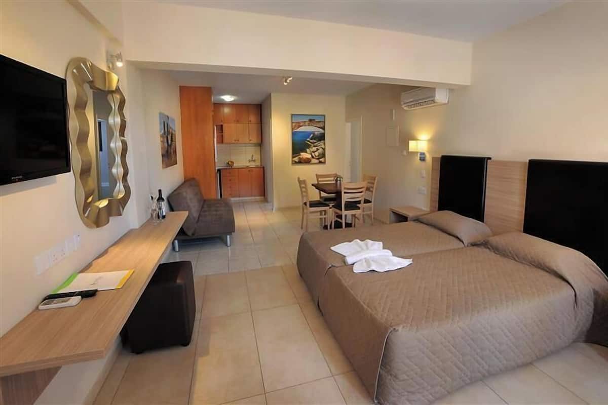 Bureau, chambres insonorisées, Wi-Fi gratuit, draps fournis