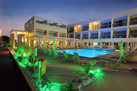 Nelia Gardens – Affordable hotel in Ayia Napa
