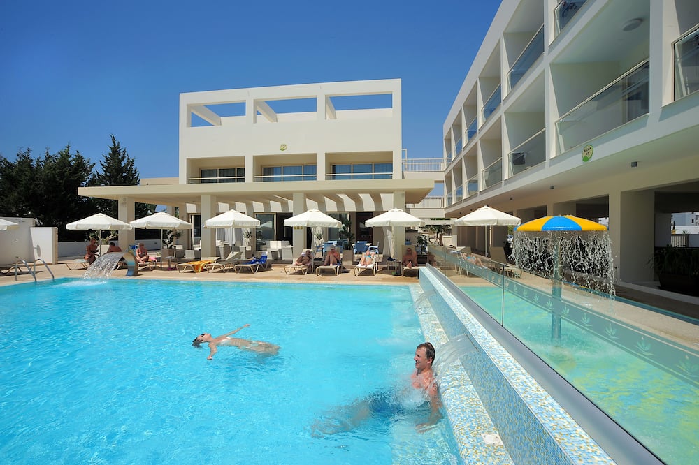 Nelia Gardens