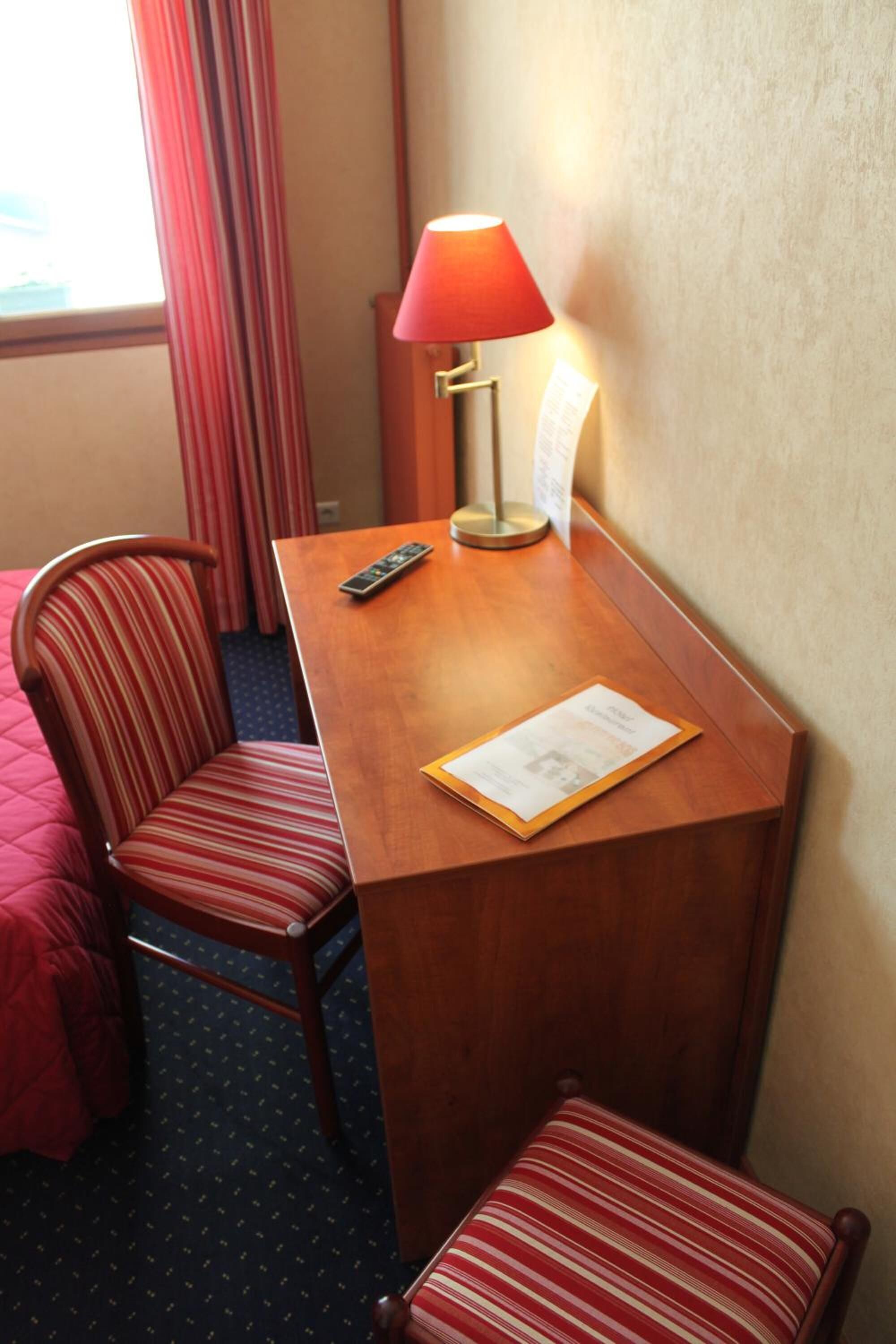 desk, iron/ironing board, cots/infant beds, rollaway beds